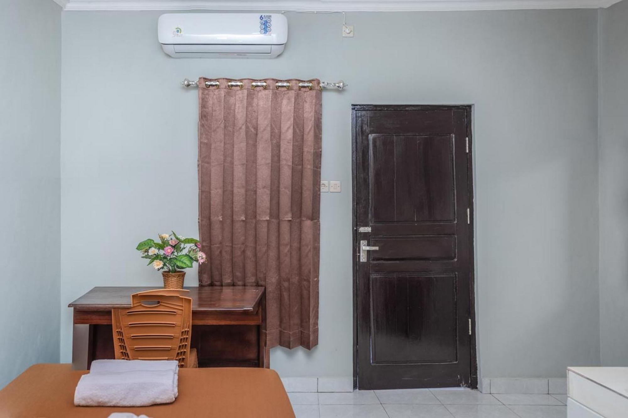 Amor Homestay Near Eltari International Airport Mitra Reddoorz Kupang  Exterior photo